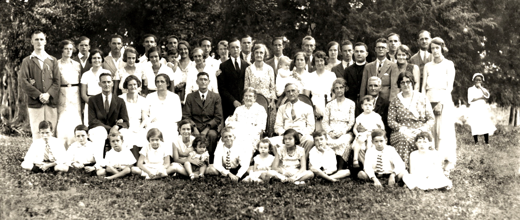 The Alleyne, Mahon and Greaves families gathered at Bush Hall House for Christmas, 1932