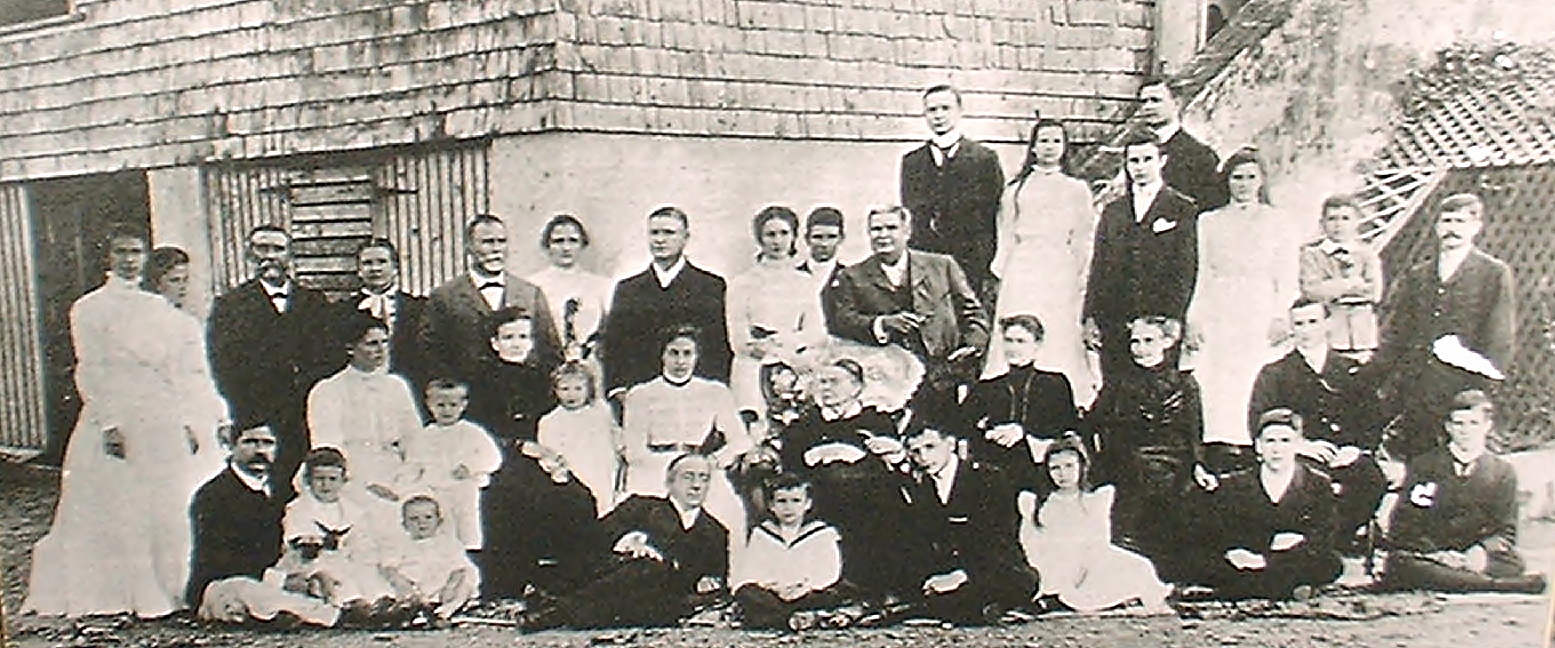 The Greaves and Mahon families gathered at Edgehill Estate Great House for Christmas, 1902